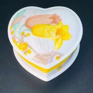 Mikasa Bone China CINDERELLA Trinket Box Heart Shaped Jewelry Dresser Box